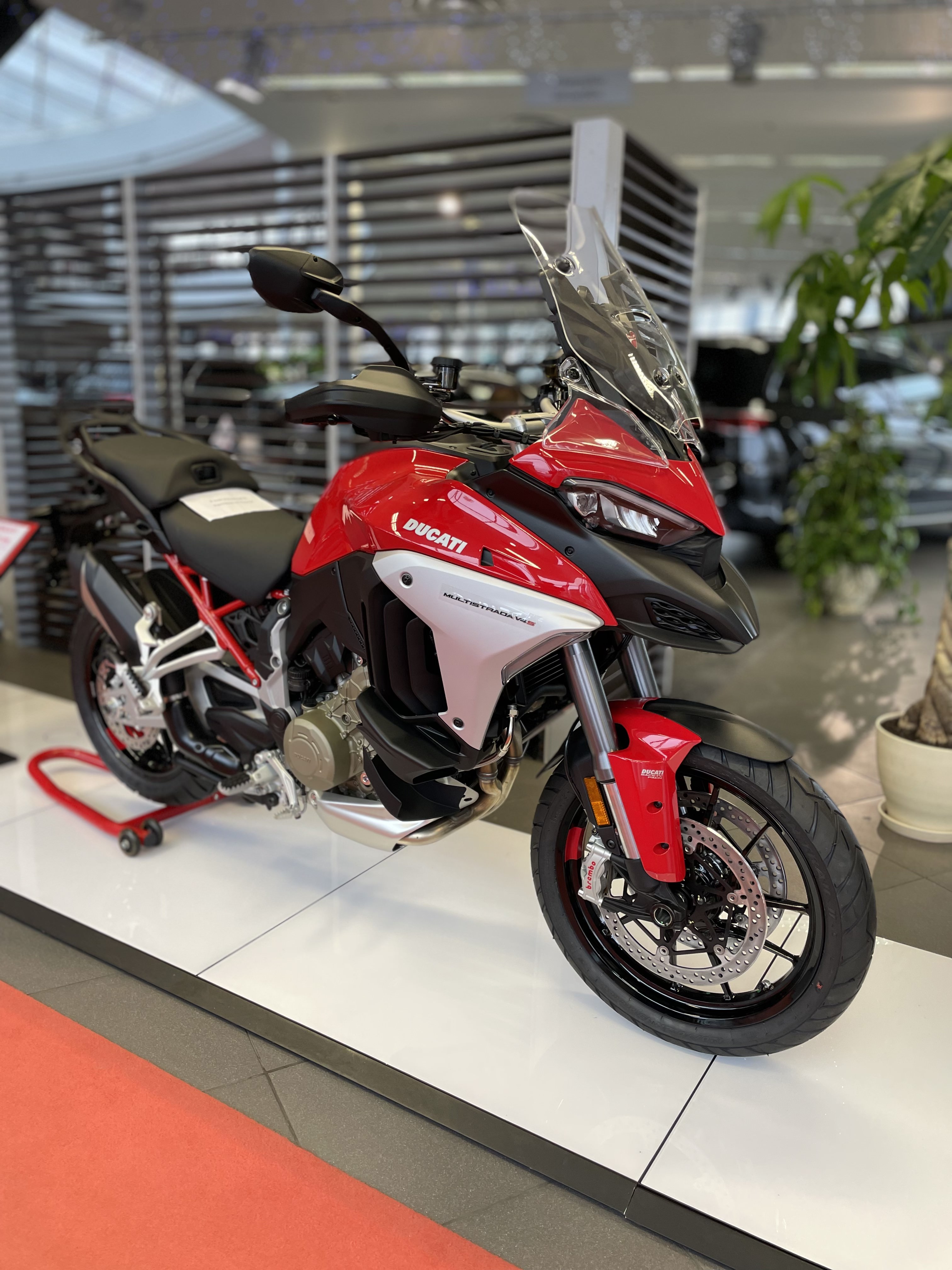 Аренда мотоцикла Ducati Multistrada V4 S