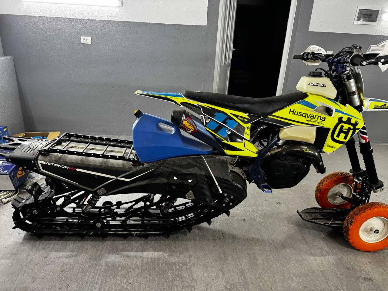 Сноубайк Husqvarna FE 501 з гусеницею в оренду