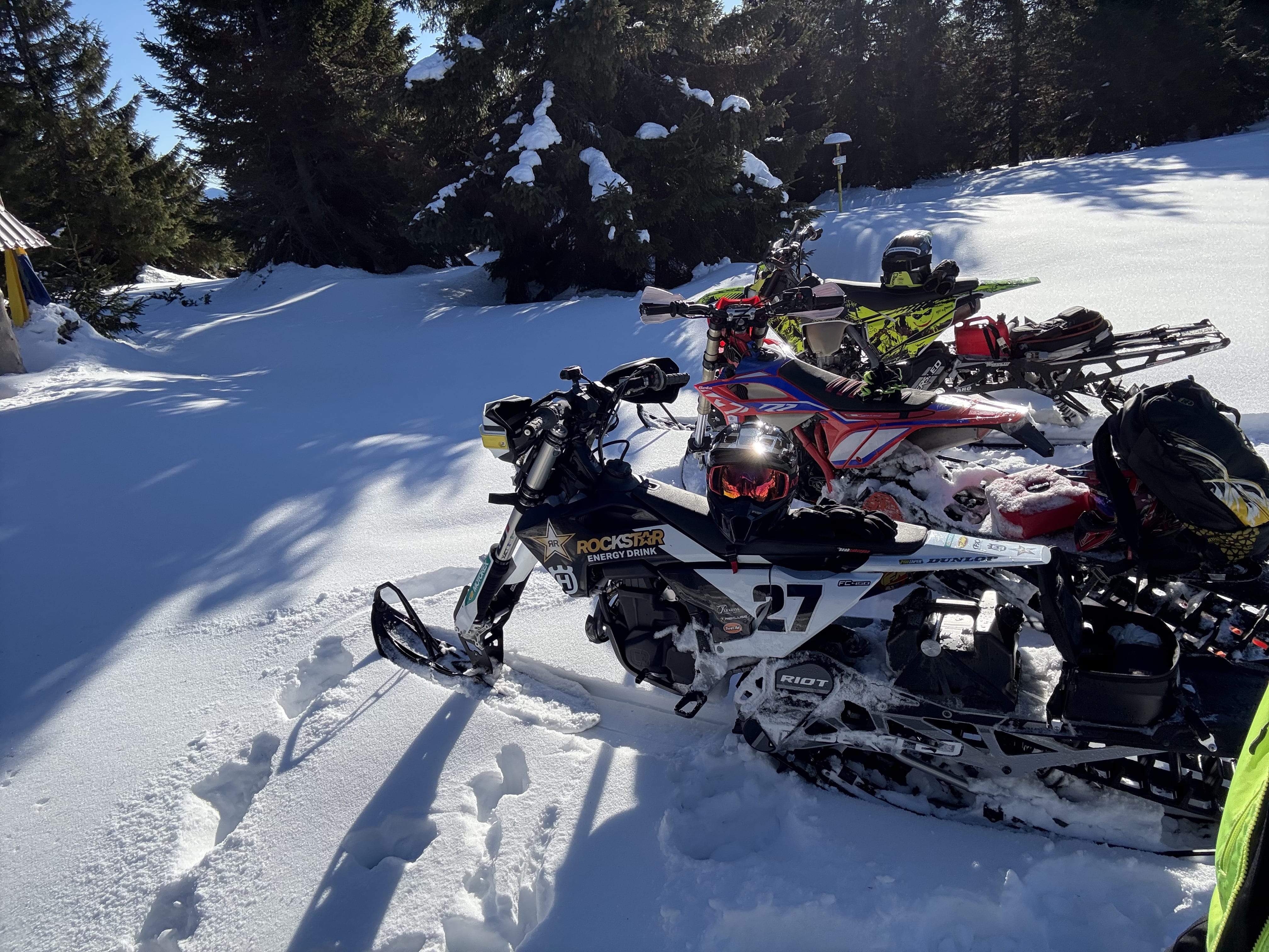 Два сноубайки в оренду для зимового катання